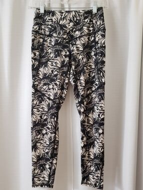 Small Evolution And Creation Black White Floral Print FL Leggings With Pockets